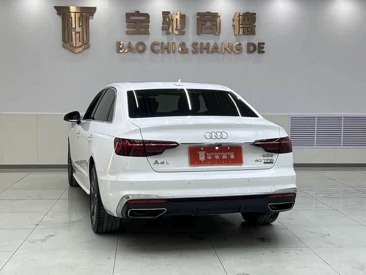 Фото 5 - Audi A4L