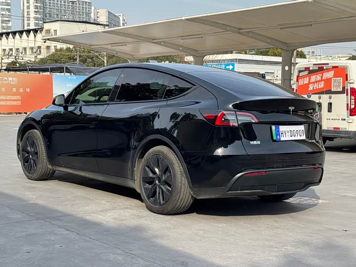 Фото 6 - Tesla Model Y