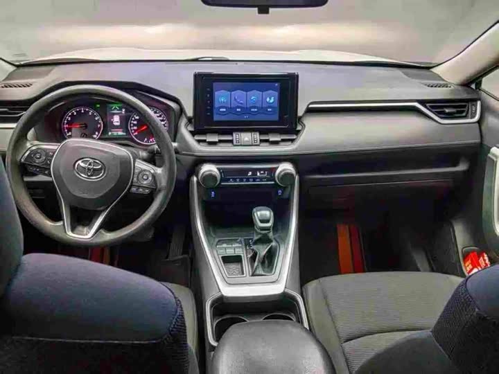 Фото 5 - Toyota RAV4