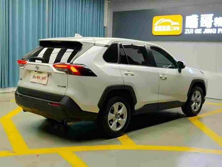 Фото 7 - Toyota RAV4