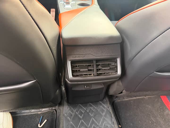 Фото 8 - Changan UNI-V