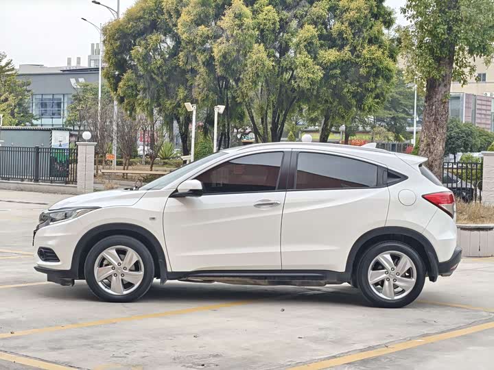 Фото 4 - Honda Vezel