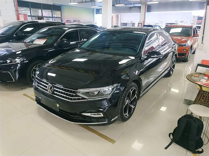 Фото 2 - Volkswagen Magotan