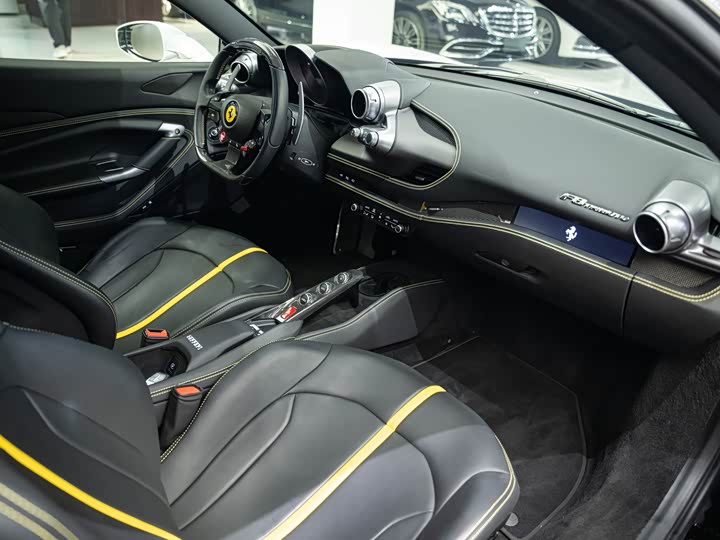 Фото 5 - Ferrari F8