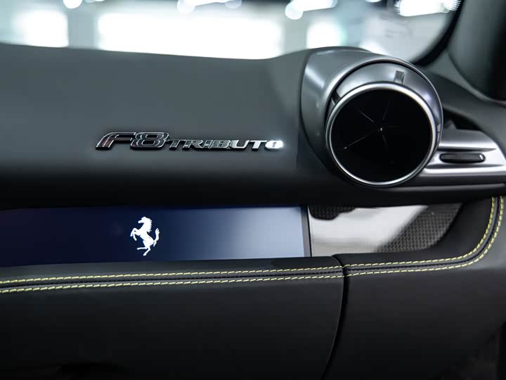 Фото 8 - Ferrari F8