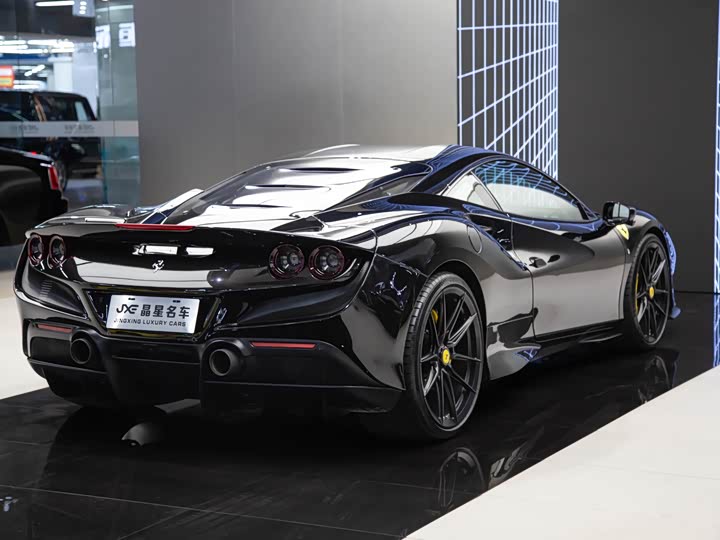 Фото 9 - Ferrari F8