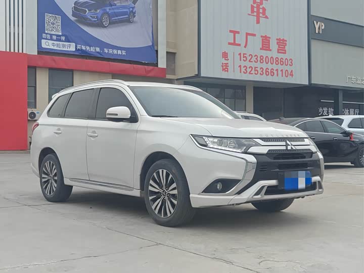 Фото 3 - Mitsubishi Outlander