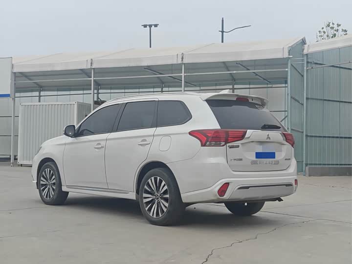 Фото 4 - Mitsubishi Outlander