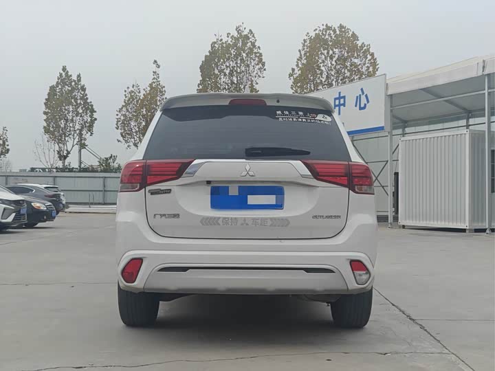 Фото 5 - Mitsubishi Outlander