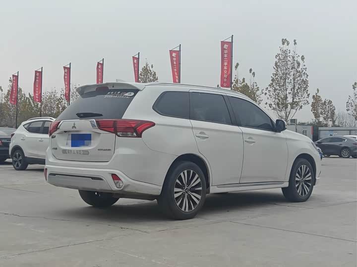 Фото 6 - Mitsubishi Outlander