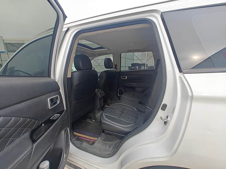 Фото 9 - Mitsubishi Outlander