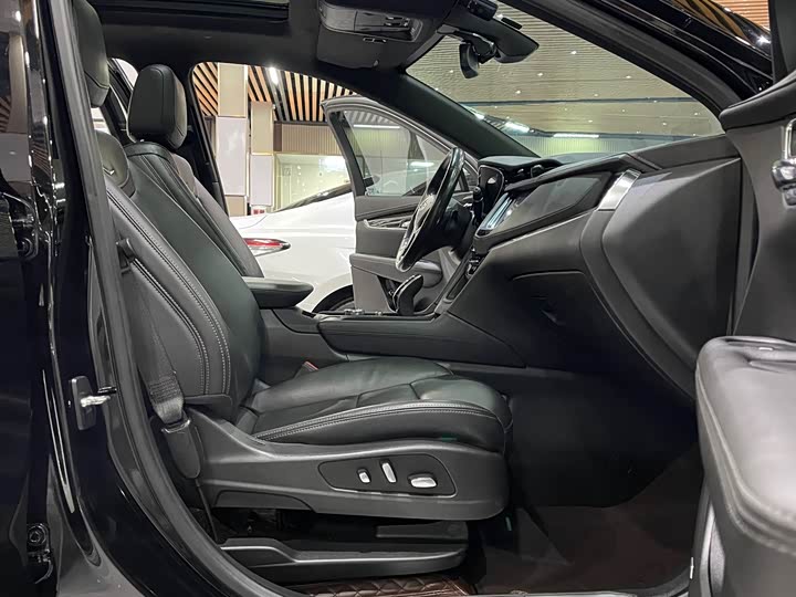 Фото 5 - Cadillac XT5