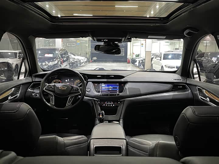 Фото 6 - Cadillac XT5