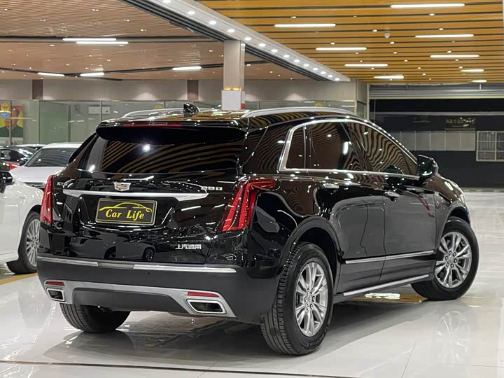Фото 8 - Cadillac XT5
