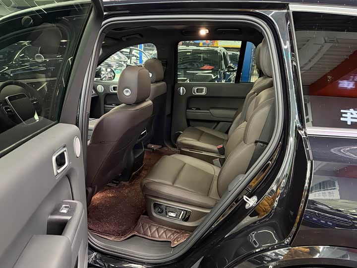 Фото 8 - LiXiang L8