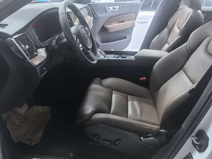 Фото 5 - Volvo XC60