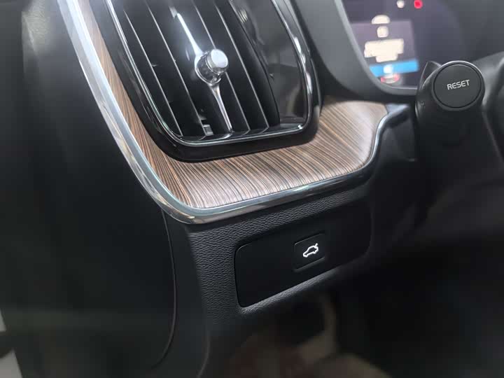 Фото 7 - Volvo XC60