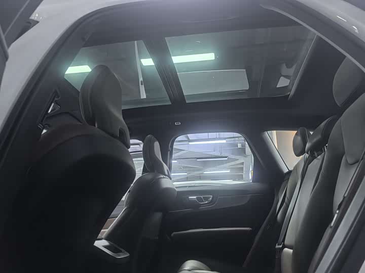 Фото 9 - Volvo XC60