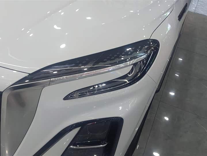 Фото 5 - Hongqi HS3 Hybrid