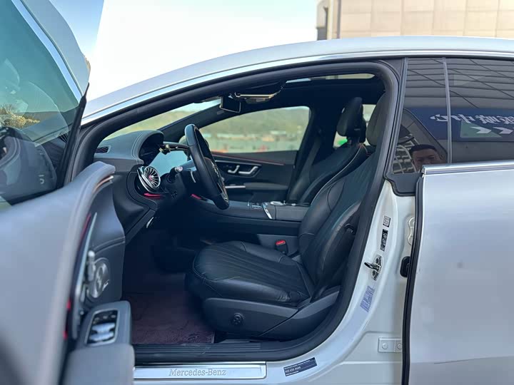 Фото 8 - Mercedes-Benz EQS