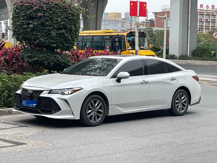 Фото 1 - Toyota Avalon