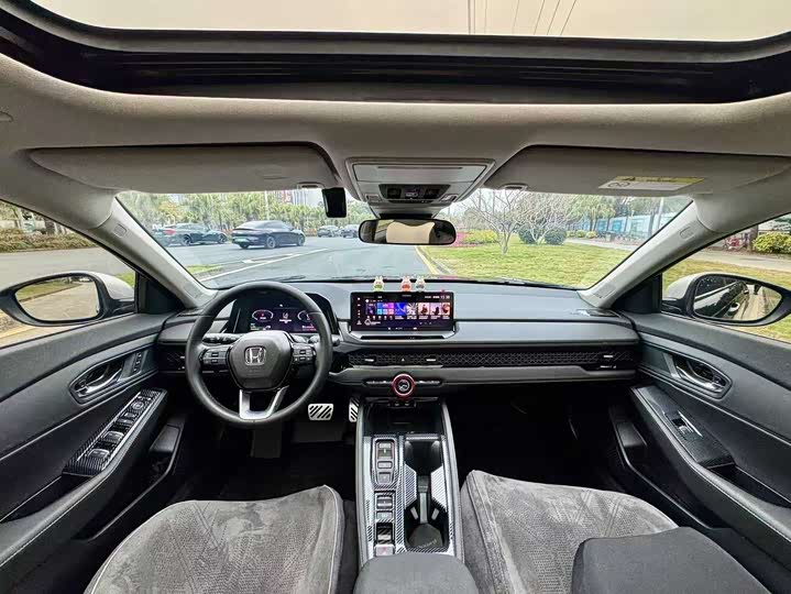 Фото 8 - Honda Accord Hybrid
