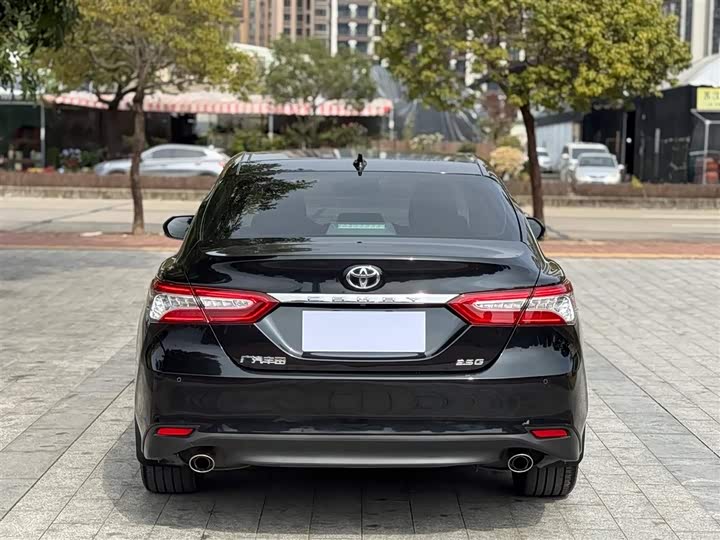 Фото 9 - Toyota Camry