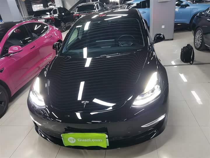 Фото 3 - Tesla Model 3