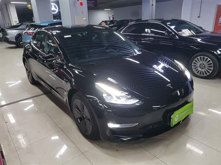 Фото 4 - Tesla Model 3