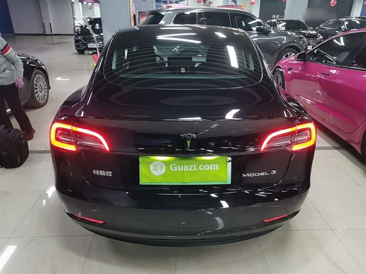 Фото 6 - Tesla Model 3