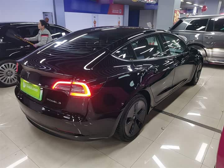 Фото 7 - Tesla Model 3