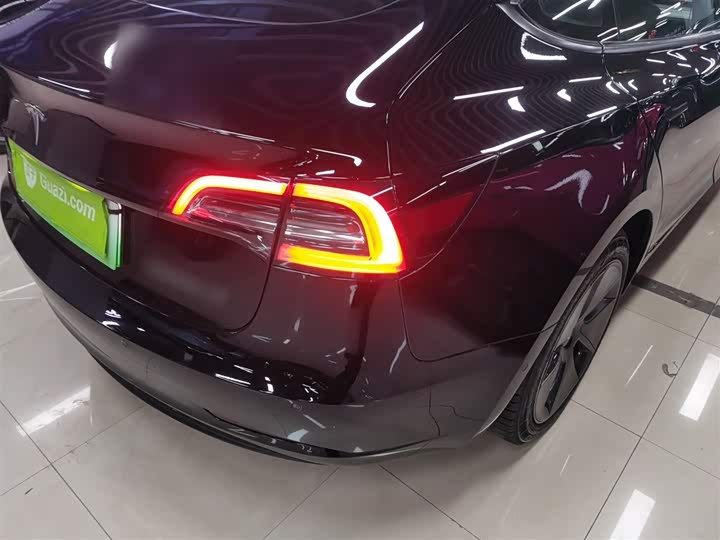 Фото 8 - Tesla Model 3