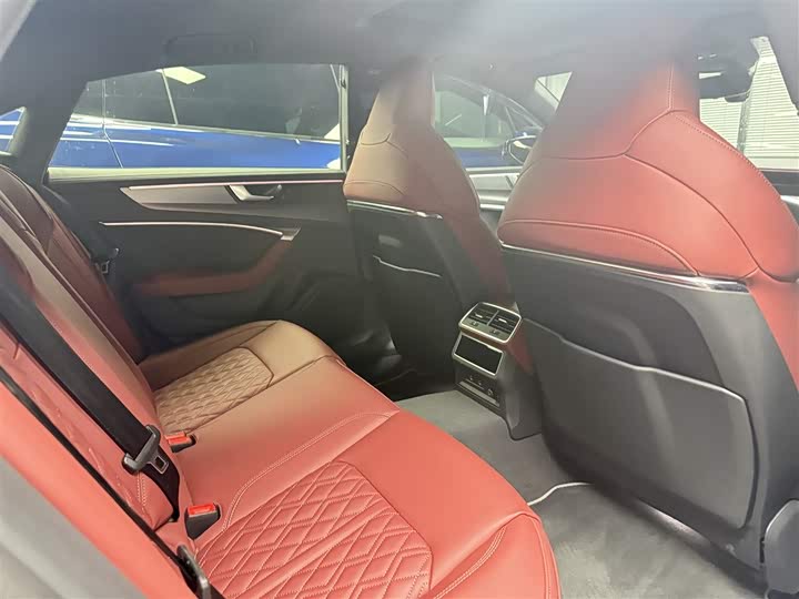 Фото 5 - Audi A7L