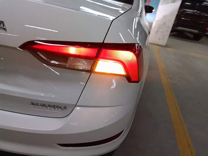 Фото 8 - Skoda Rapid