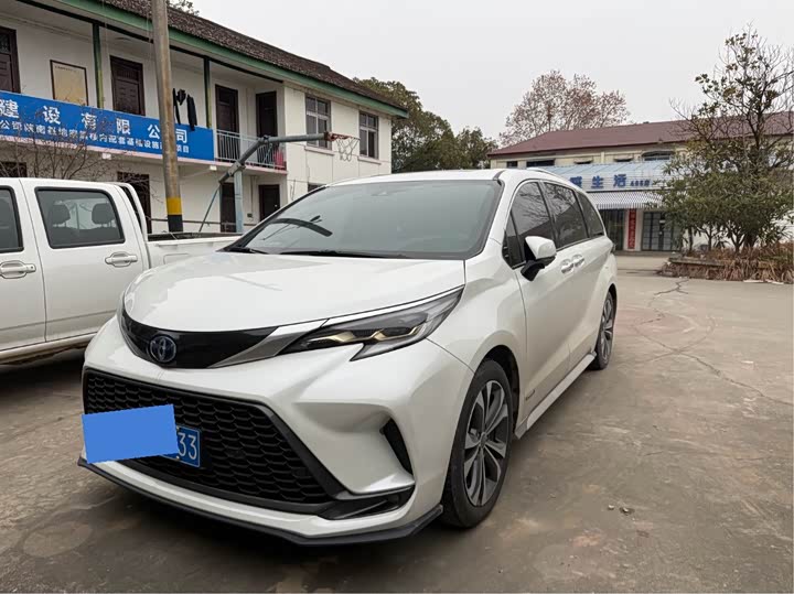 Фото 1 - Toyota Granvia