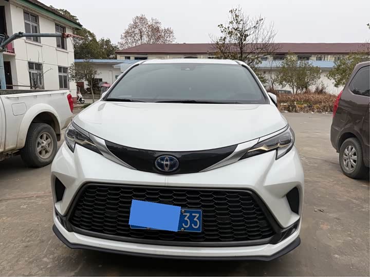 Фото 2 - Toyota Granvia