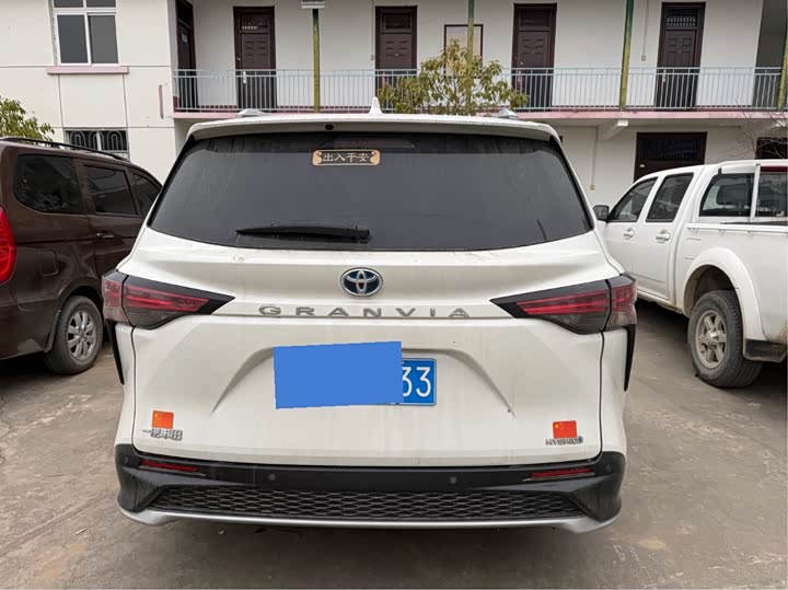 Фото 4 - Toyota Granvia