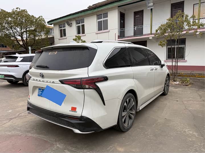 Фото 5 - Toyota Granvia