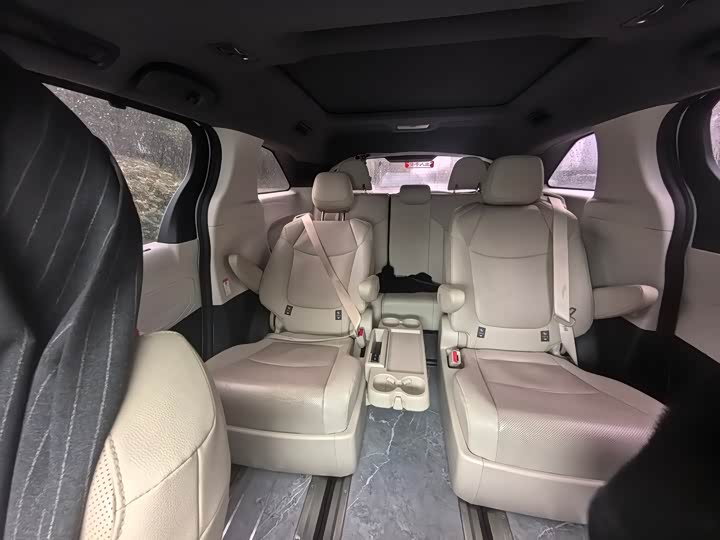 Фото 7 - Toyota Granvia