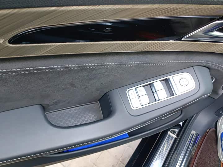 Фото 7 - Hongqi H9