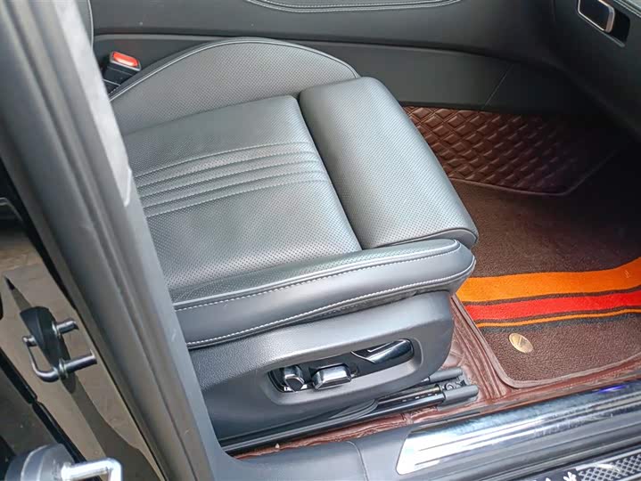 Фото 8 - Hongqi H9