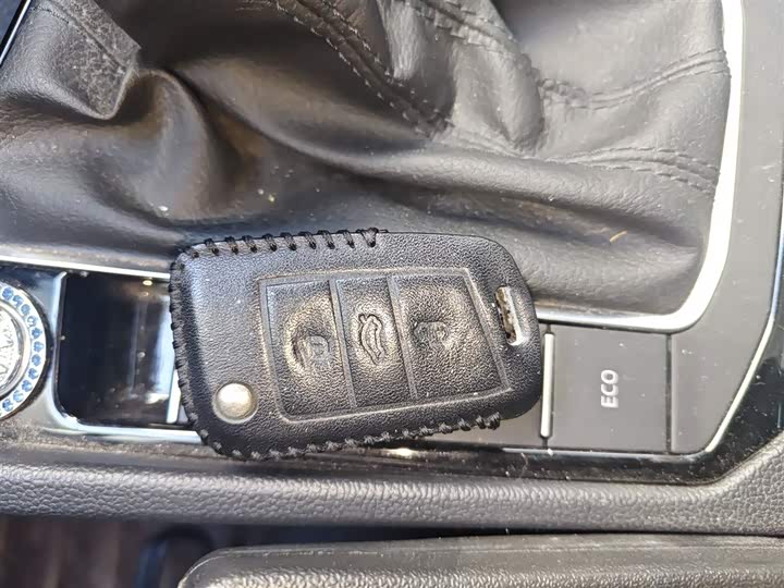 Фото 9 - Volkswagen Sagitar L