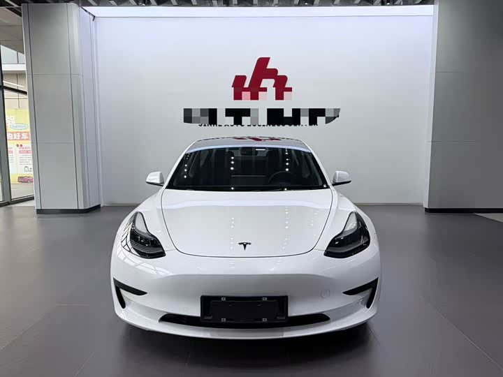 Фото 2 - Tesla Model 3