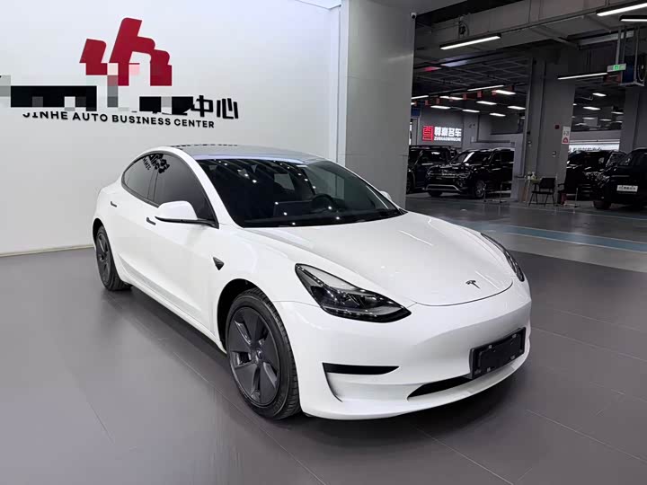 Фото 3 - Tesla Model 3