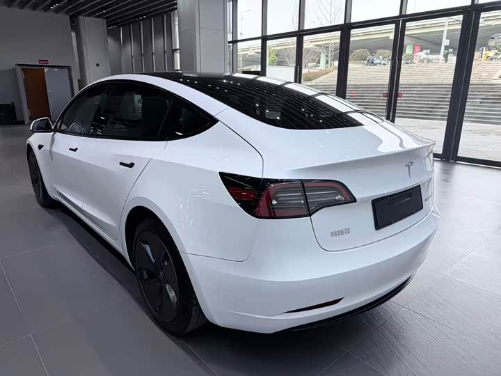 Фото 9 - Tesla Model 3