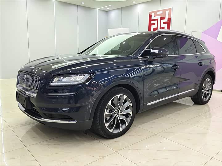 Фото 1 - Lincoln Nautilus