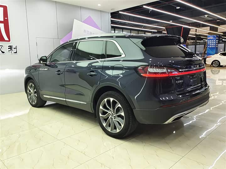 Фото 4 - Lincoln Nautilus