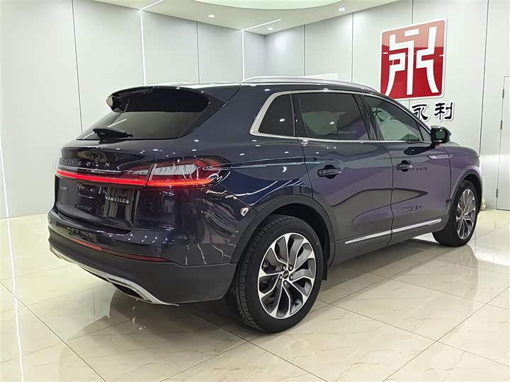 Фото 6 - Lincoln Nautilus