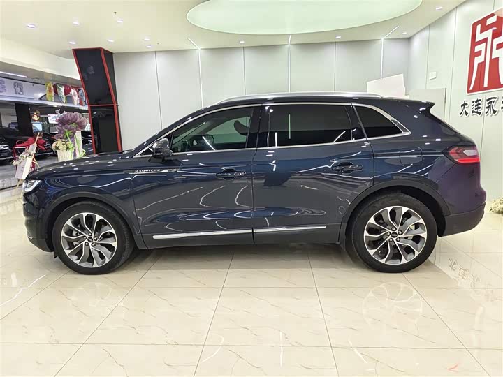 Фото 9 - Lincoln Nautilus