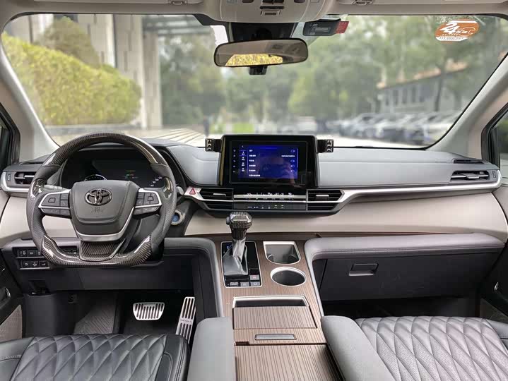 Фото 8 - Toyota Sienna